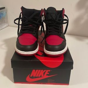 Air Jordan 1 Retro High OG youth size 7 woman’s size 8